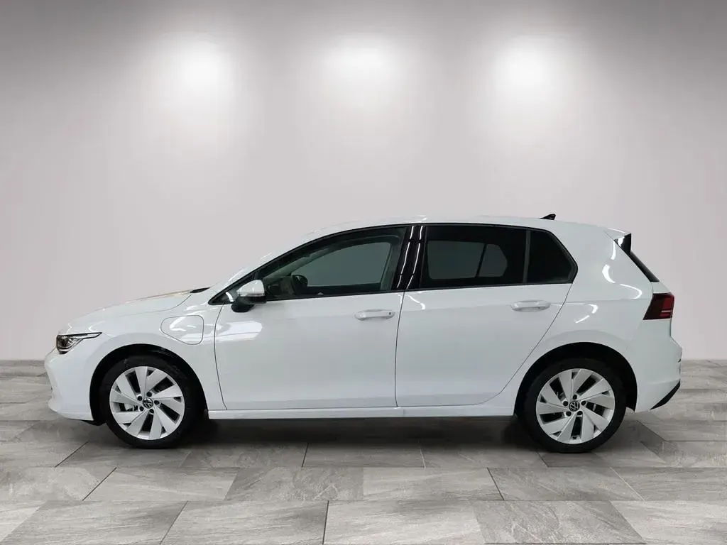 Gebraucht VW Golf VIII Life 204 PS (150 kW) 2025 Weiß Limousine