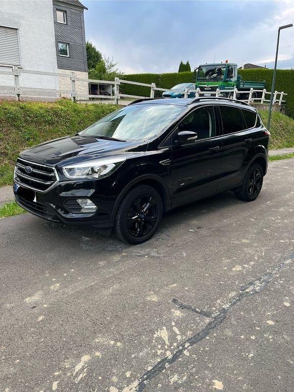 Gebraucht Ford Kuga Cool & Connect 179 PS (131 kW) 2017 Schwarz SUV