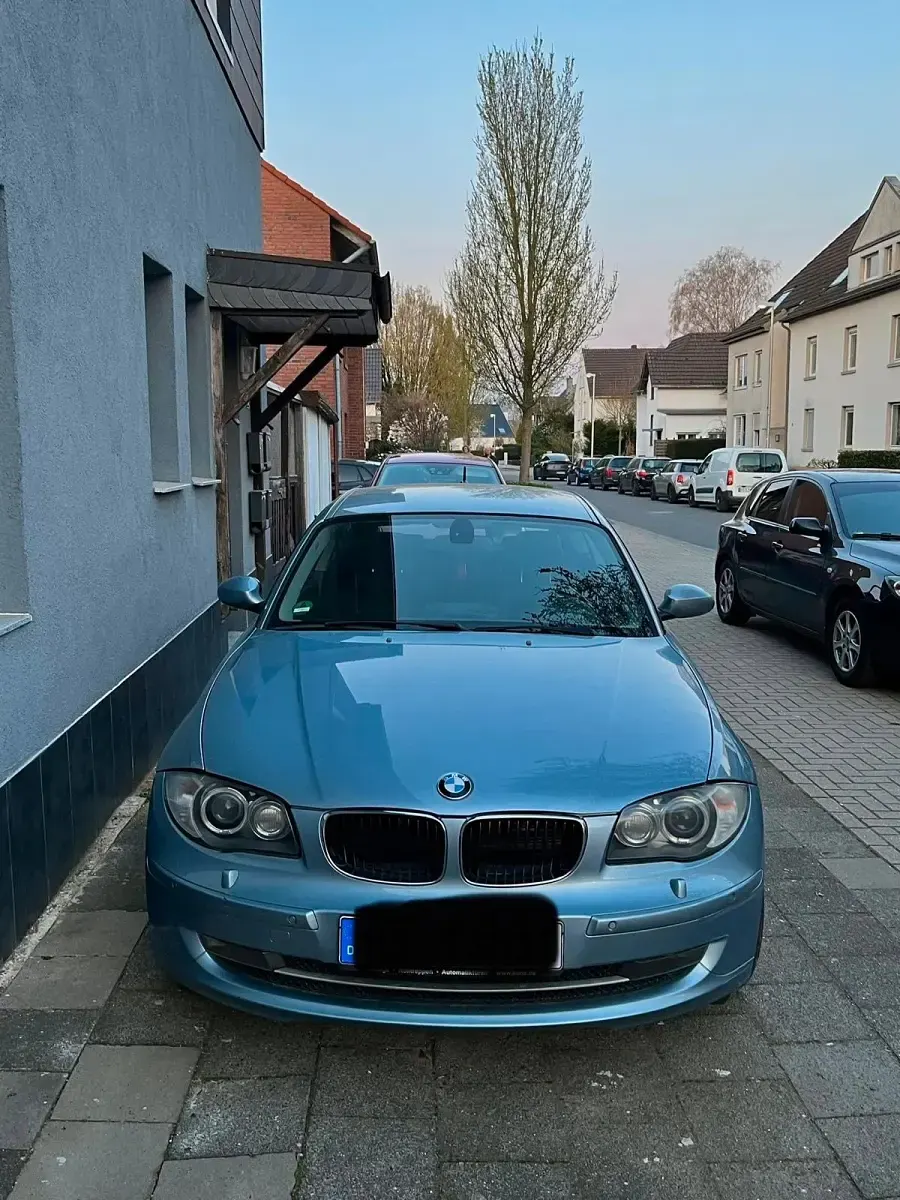 Gebraucht BMW 120 Basis 170 PS (125 kW) 2009 Blau Kleinwagen