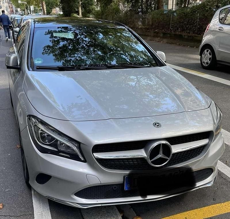 Silber Gebraucht 2018 Mercedes CLA180 Limousine | 14.300 € (Guter Preis) - Bild 1/4