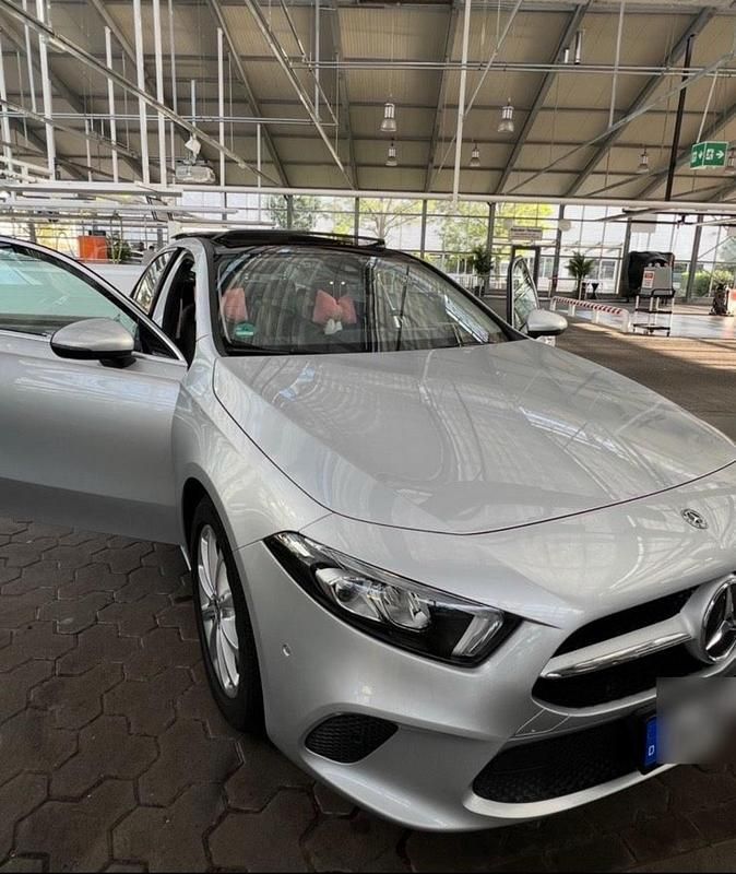 Silber Gebraucht 2020 Mercedes A200 Limousine | 26.000 € (Fairer Preis) - Bild 1/4