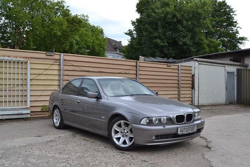 Grau Gebraucht 2002 BMW 520 Lifestyle Limousine | 11.990 € - Bild 1/4