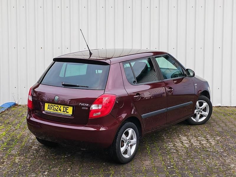 Gebraucht Skoda Fabia 70 PS (51 kW) 2011 Rot Kleinwagen