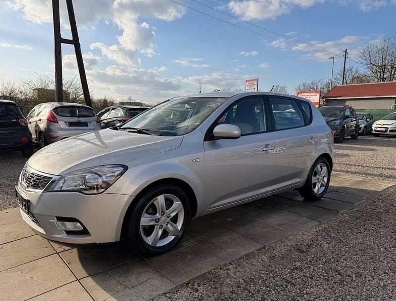 Gebraucht Kia Ceed Edition 7 90 PS (66 kW) 2012 Silber Kleinwagen