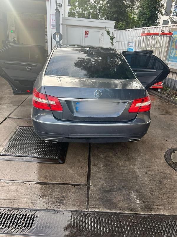 Second-hand Mercedes E220 2011 Negru Berlinǎ
