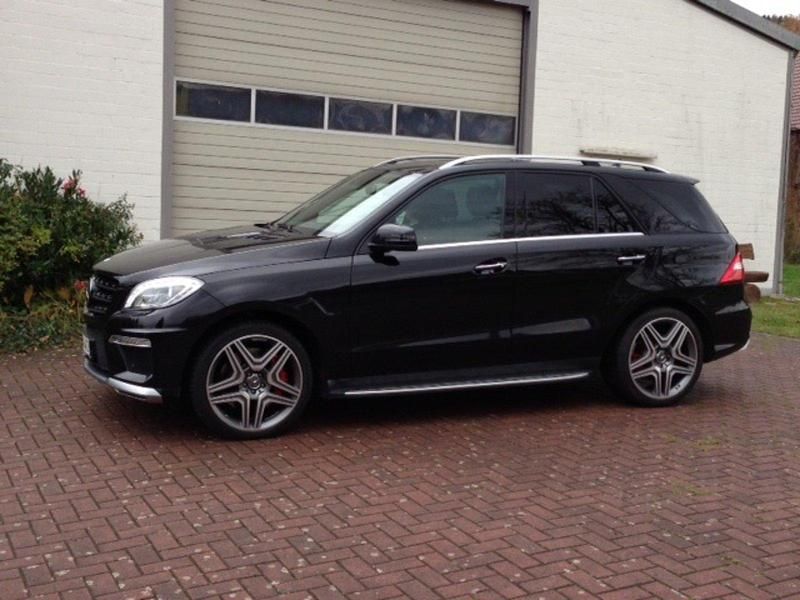 Schwarz Gebraucht 2012 Mercedes ML63 AMG SUV | 36.500 € (Etwas zu teuer) - Bild 1/4