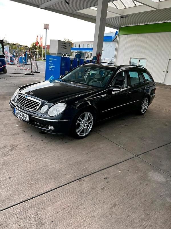 Schwarz Gebraucht 2003 Mercedes E320 Kombi | 3.500 € (Fairer Preis) - Bild 1/4