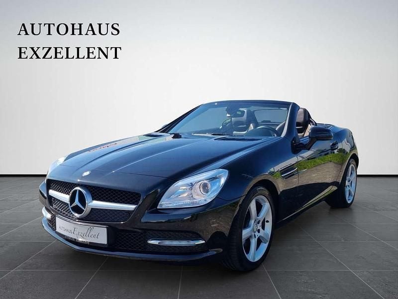 Second-hand Mercedes SLK200 184 CP (135 kW) 2012 Negru Cabrio