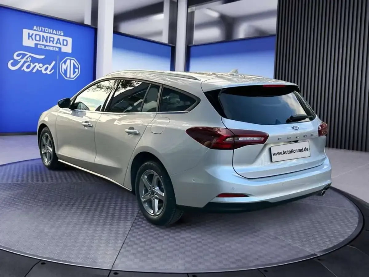 Usado Ford Focus Titanium X 125 CV (91 kW) 2026 Plateado Familiar
