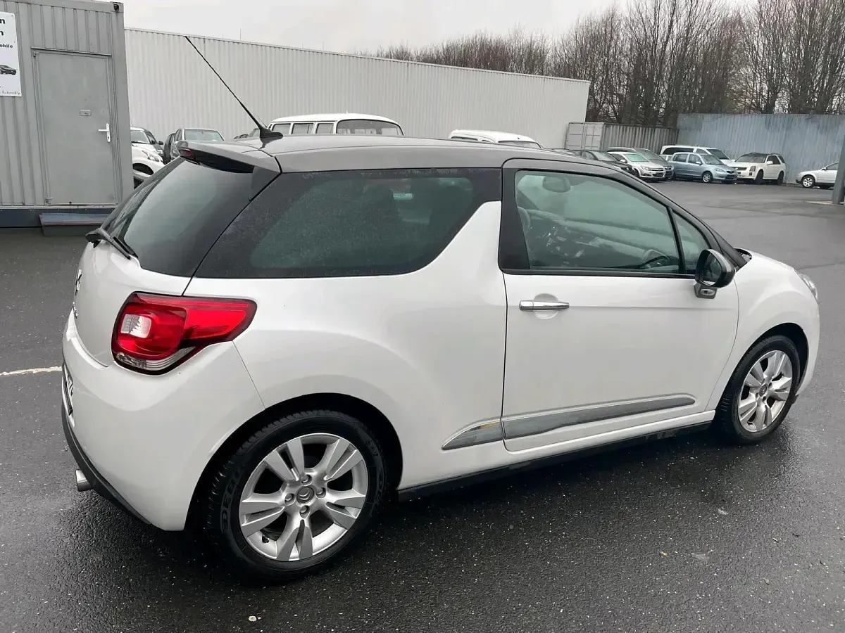 Gebraucht Citroën DS3 82 PS (60 kW) 2015 Weiß Kleinwagen