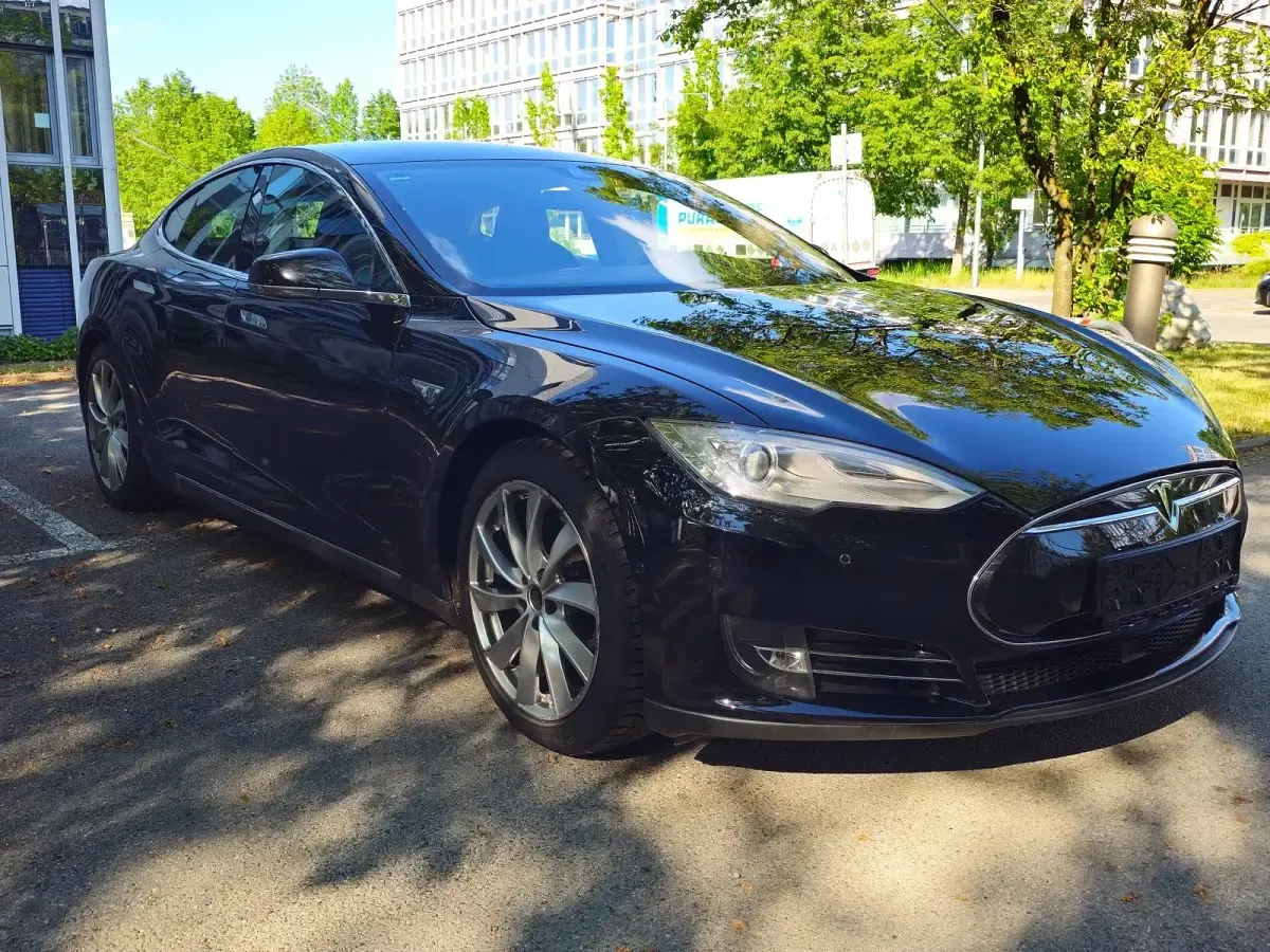 Brugt Tesla Model S 269 kW (367 HK) 2015 Sort Hatchback