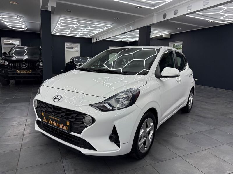 Weiß Gebraucht 2021 Hyundai i10 Trend Kleinwagen | 11.199 € (Fairer Preis) - Bild 1/4