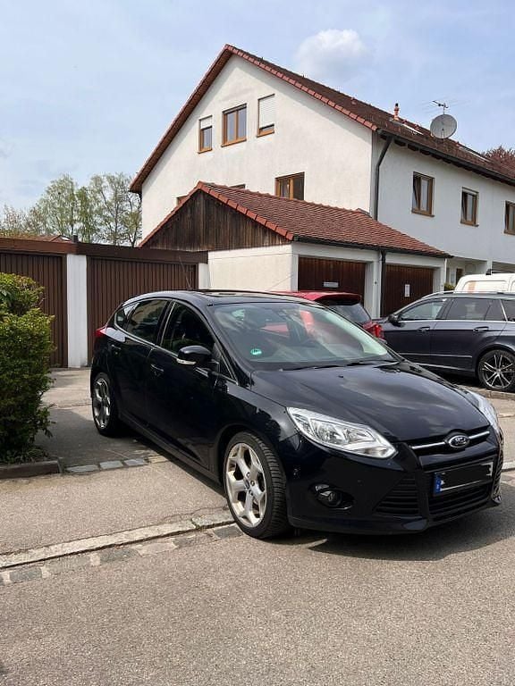 Schwarz Gebraucht 2013 Ford Focus Champions Edition Limousine | 4.100 € (Guter Preis) - Bild 1/4
