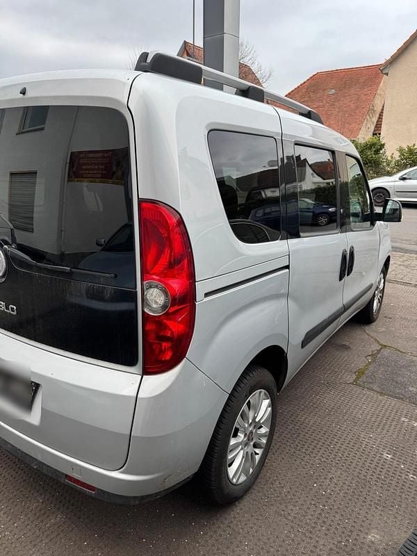Gebraucht Fiat Doblò 95 PS (69 kW) 2012 Silber Van / Kleinbus
