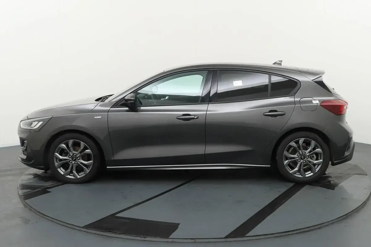 Gebraucht Ford Focus ST-Line X 116 PS (85 kW) 2025 Magnetic grijs Limousine