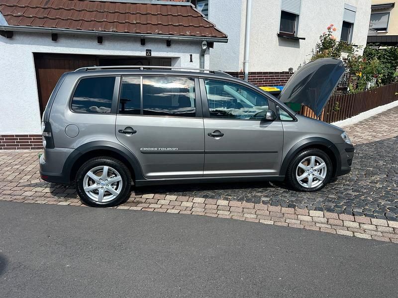 Gebraucht VW Touran 140 PS (102 kW) 2008 Braun Van / Kleinbus