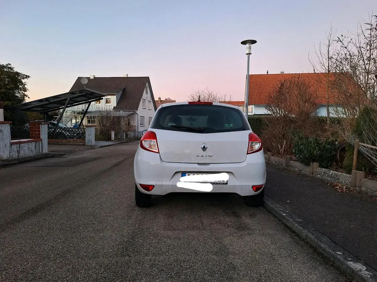 Gebraucht Renault Clio III 75 PS (55 kW) 2011 Weiß Kleinwagen