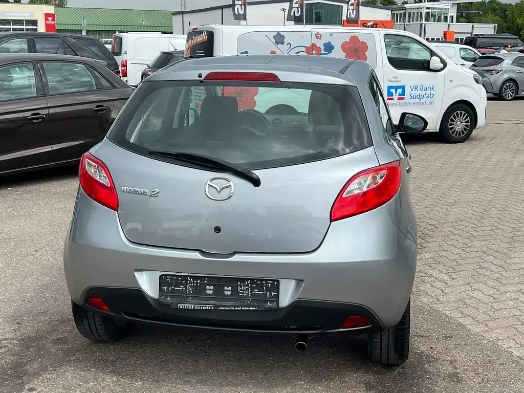 Gebraucht Mazda 2 Edition 75 PS (55 kW) 2012 Silber Kleinwagen