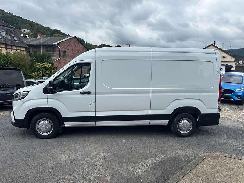 Second-hand Maxus V90 148 CP (108 kW) 2023 Alb Van