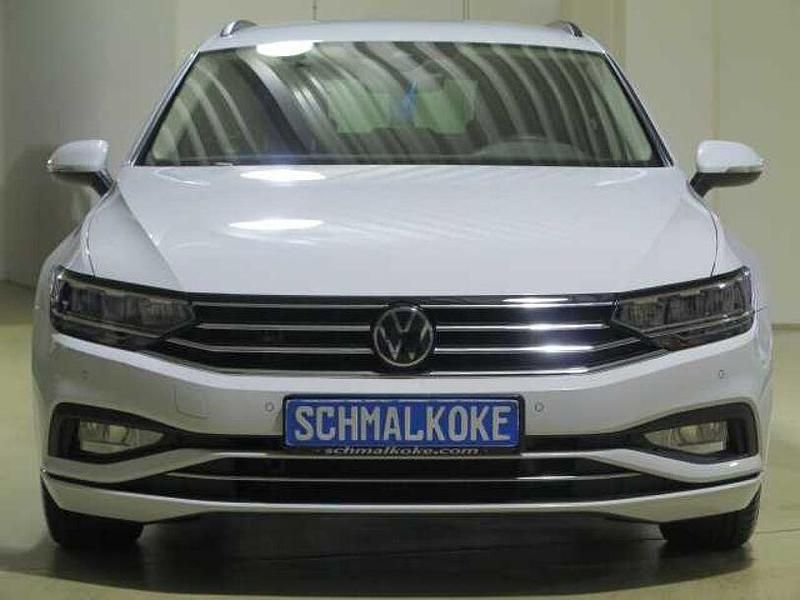 Gebraucht VW Passat Business 150 PS (110 kW) 2023 Glacier white (metallic) Kombi