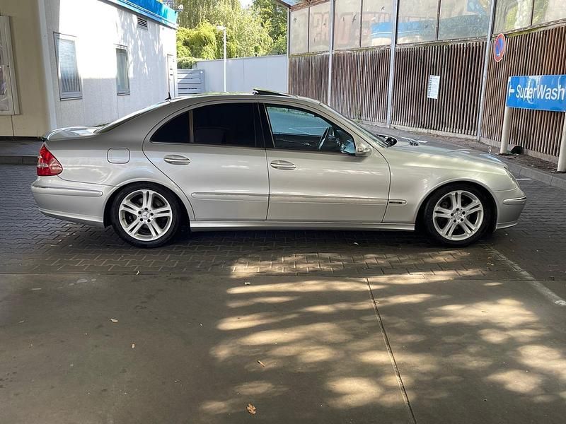 Gebraucht Mercedes E320 224 PS (164 kW) 2002 Silber Limousine