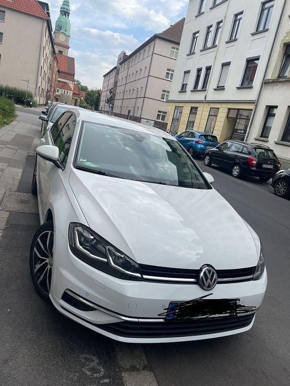 Weiß Gebraucht 2017 VW Golf VII Edition Limousine | 10.500 € (Fairer Preis) - Bild 1/4