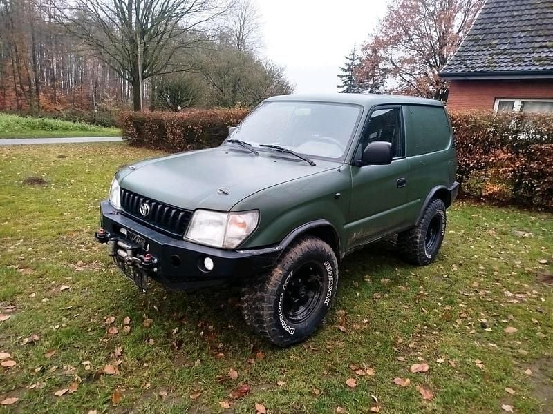 Grün Gebraucht 2013 Toyota Land Cruiser SUV | 11.499 € - Bild 1/4