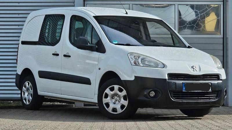 Weiß Gebraucht 2014 Peugeot Partner Comfort Van / Kleinbus | 6.480 € (Fairer Preis) - Bild 1/4