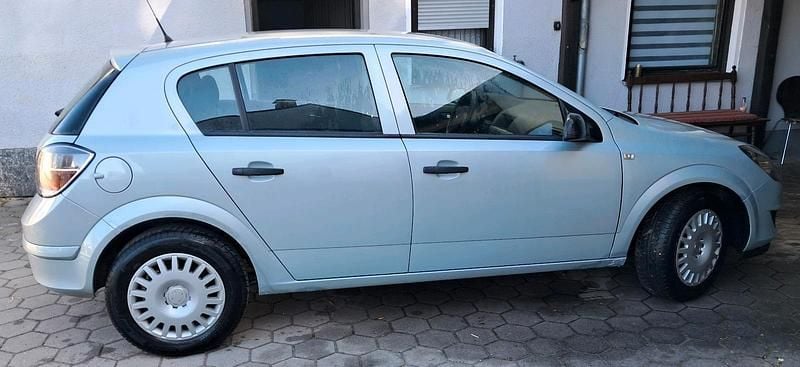 Second-hand Opel Astra 90 CP (66 kW) 2009 Argintiu Hatchback