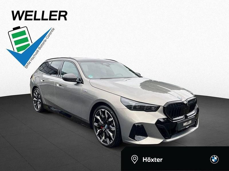 Grau Gebraucht 2024 BMW 530e M Sport Kombi | 69.890 € - Bild 1/3