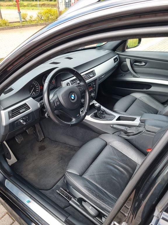 Schwarz Gebraucht 2009 BMW 320 M Sport Kombi | 7.200 € (Fairer Preis) - Bild 1/4