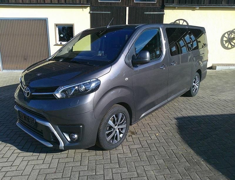 Grau Gebraucht 2021 Toyota Proace Executive Van / Kleinbus | 21.999 € (Fairer Preis) - Bild 1/4