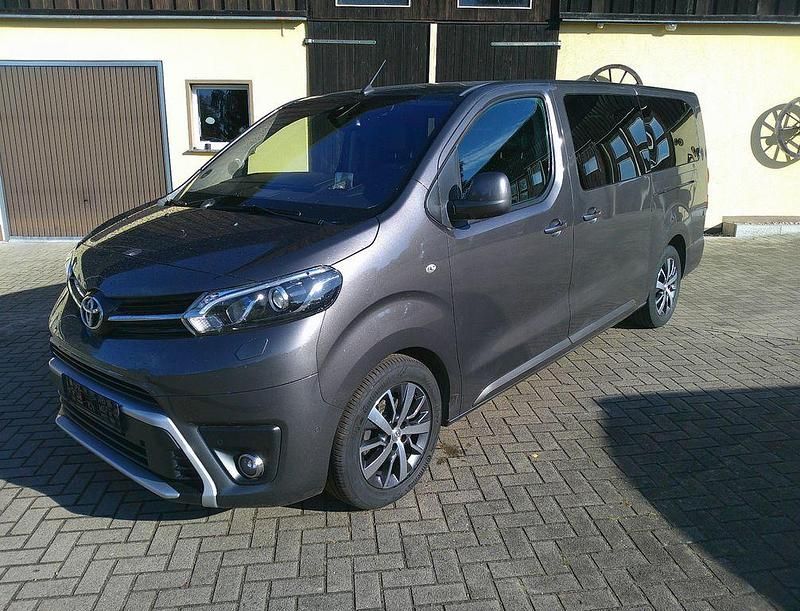 Grau Gebraucht 2021 Toyota Proace Executive Van | 23.999 € (Fairer Preis) - Bild 1/4