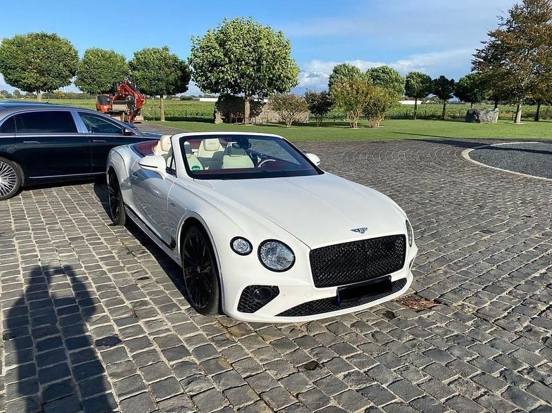 Gebraucht Bentley Continental GT Convertible Mulliner 659 PS (484 kW) 2022 Weiß Cabrio