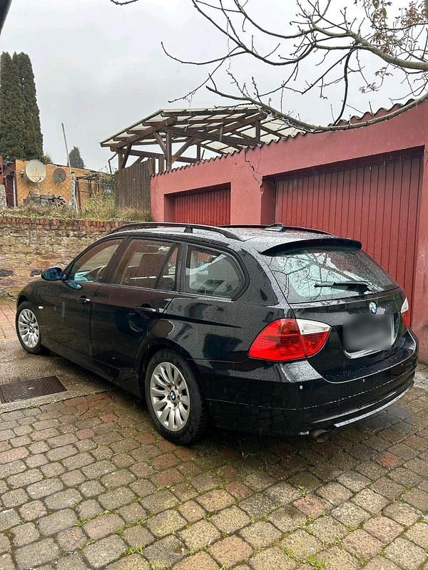Gebraucht BMW 320 163 PS (119 kW) 2007 Schwarz Kombi