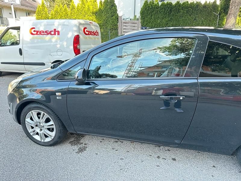Schwarz Gebraucht 2012 Opel Corsa Kleinwagen | 2.700 € - Bild 1/4