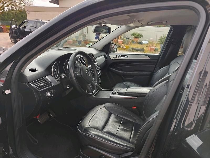 Gebraucht Mercedes ML350 258 PS (189 kW) 2011 Schwarz SUV