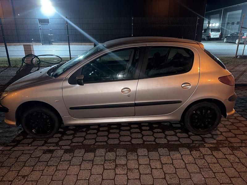 Gebraucht Peugeot 206 75 PS (55 kW) 2005 Silber Kleinwagen