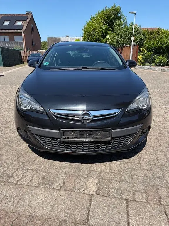 Gebraucht Opel Astra GTC 140 PS (102 kW) 2014 Schwarz Limousine