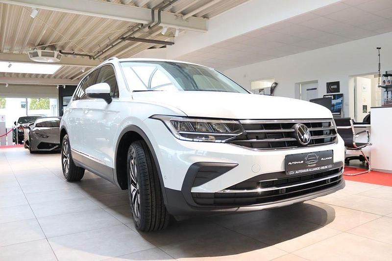 Gebraucht VW Tiguan Move 150 PS (110 kW) 2024 Weiß SUV