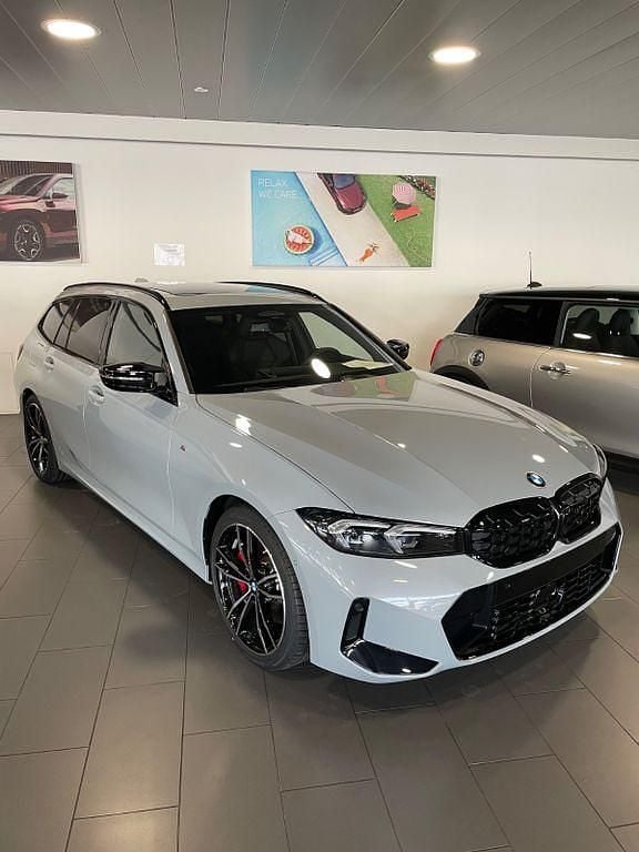 Grau Gebraucht 2024 BMW M340 Sport Line Limousine | 53.900 € (Fairer Preis) - Bild 1/4