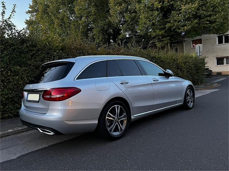 Silber Gebraucht 2017 Mercedes C250 Kombi | 16.990 € (Fairer Preis) - Bild 1/4