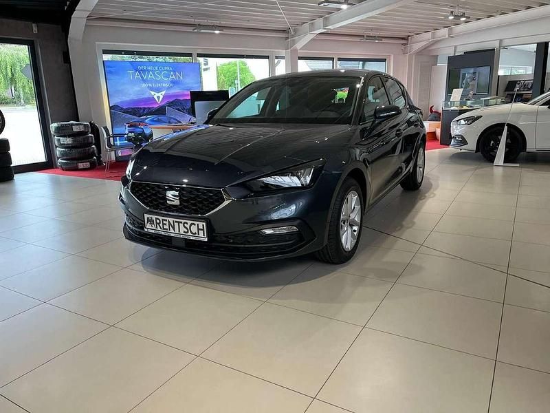 Neu Seat Leon 150 PS (110 kW) 2025 Grau Limousine
