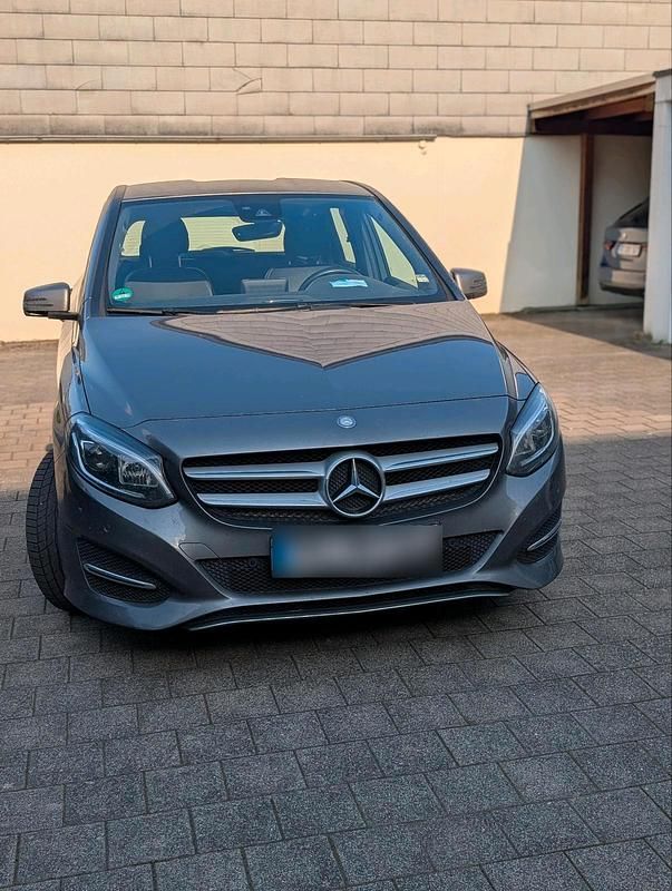 Gebraucht Mercedes B220 177 PS (130 kW) 2017 Grau Van / Kleinbus