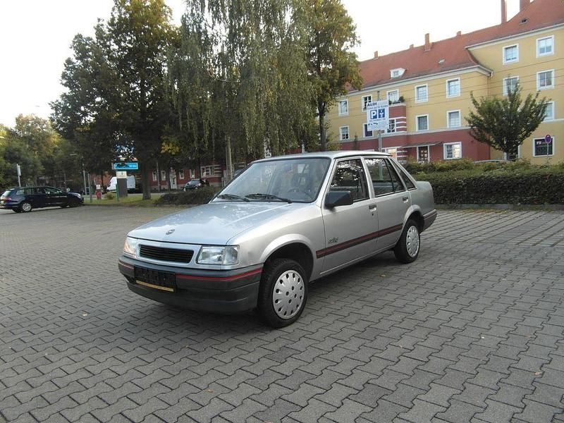 Gebraucht Opel Corsa 60 PS (44 kW) 1991 Silber Limousine