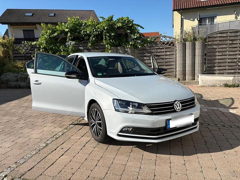 Weiß Gebraucht 2017 VW Jetta Allstar Limousine | 14.999 € - Bild 1/4