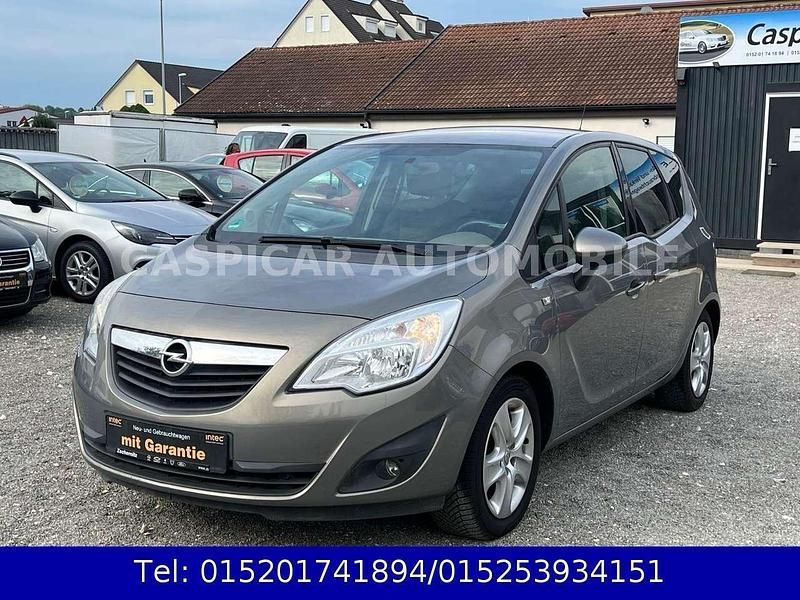Gebraucht Opel Meriva 131 PS (96 kW) 2011 Muskat grau/muskat braun(m2) Van / Kleinbus
