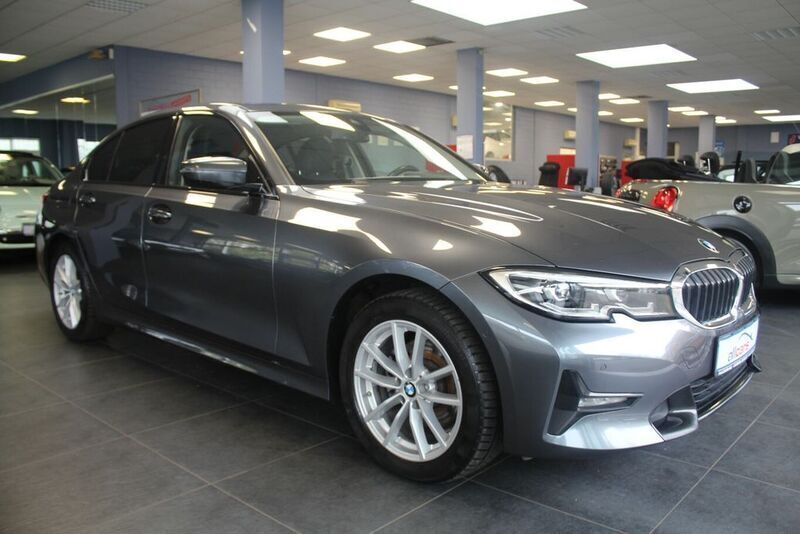 Minerlgaru metallic (grau) Gebraucht 2021 BMW 320 Sport Line Limousine | 25.780 € (Fairer Preis) - Bild 1/4