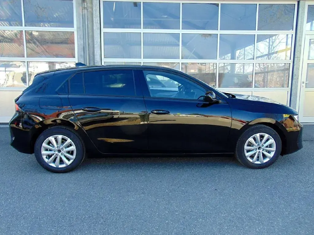 Gebraucht Opel Astra Enjoy 110 PS (80 kW) 2025 Schwarz Limousine