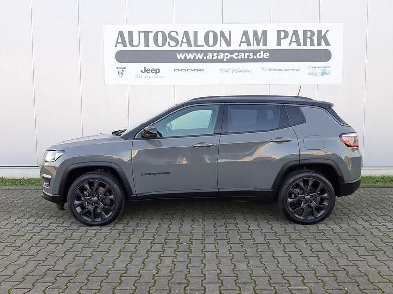 Usado Jeep Compass 241 HP (177 kW) 2021 Cinzento SUV